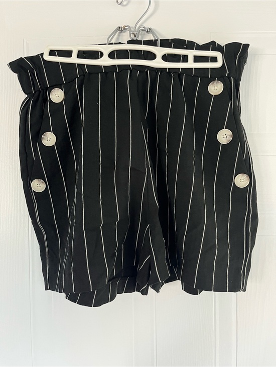 Dynamite Pants - Dynamite pin stripe shorts